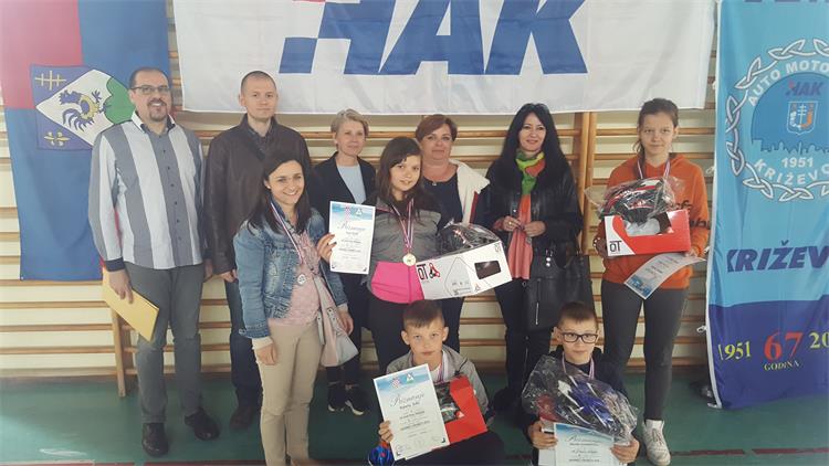 Slika /PU_KK/Vijesti/2019/04/sigurno u prometu1-304 (2).jpg